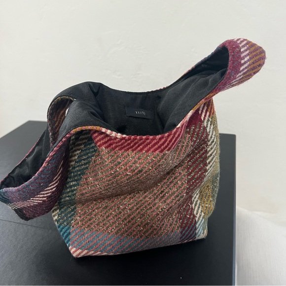 Yaito Wool Knot Bag - Picture 2 of 3
